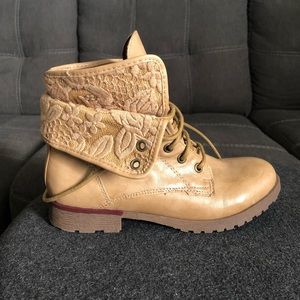 Rock & Candy Tan Boots 7